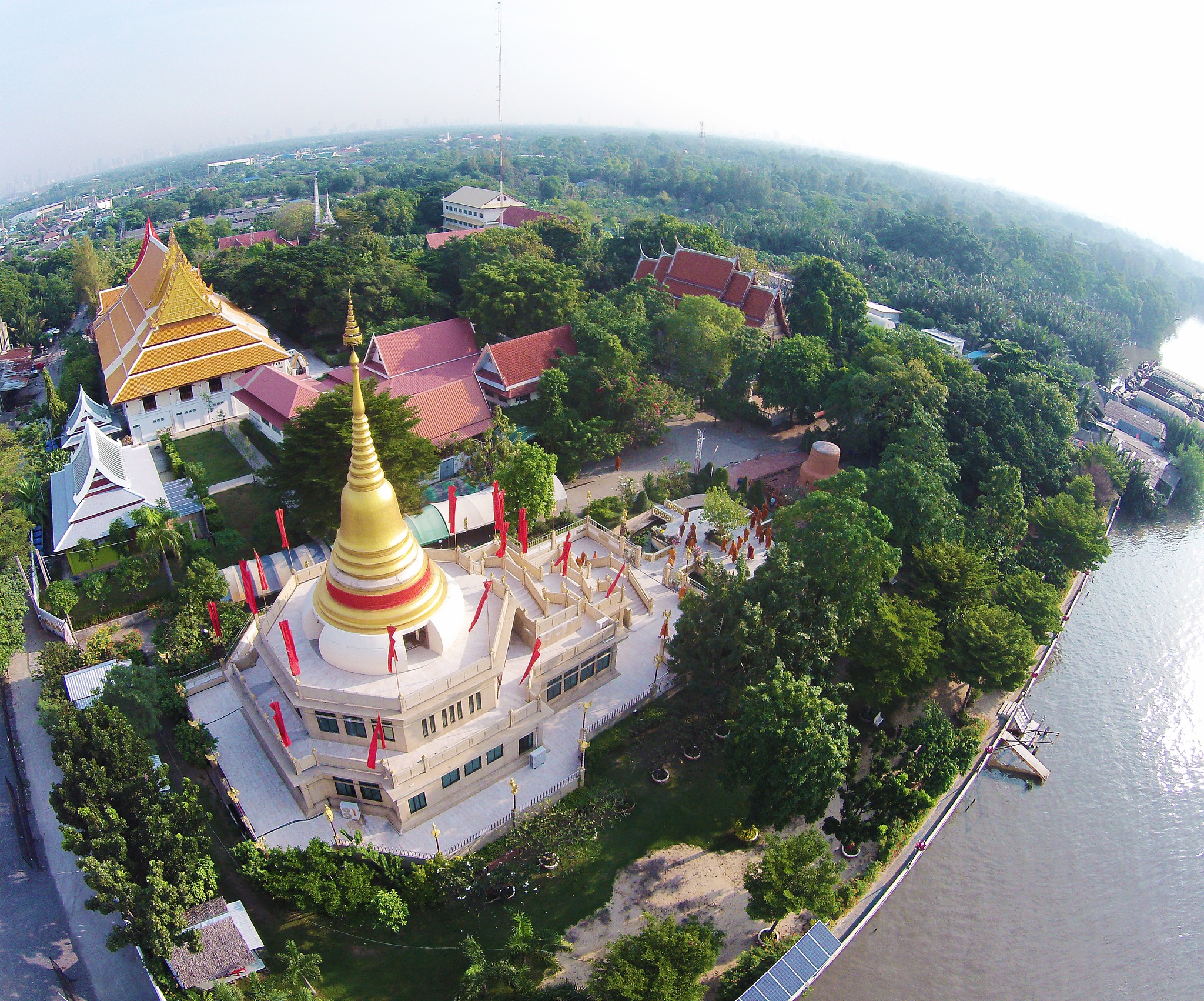 วัดจากแดง